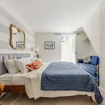 Beautiful & Stylish 2 Bdr Hosted By Stayrafa
